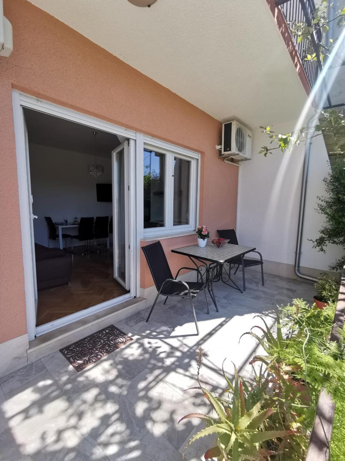 Apartments Mila Kastela Bilik gambar