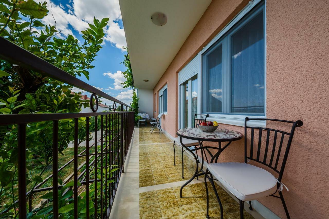 Apartments Mila Kastela Luaran gambar
